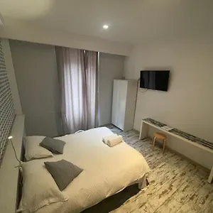B&B 모시 모시 비비, 로마